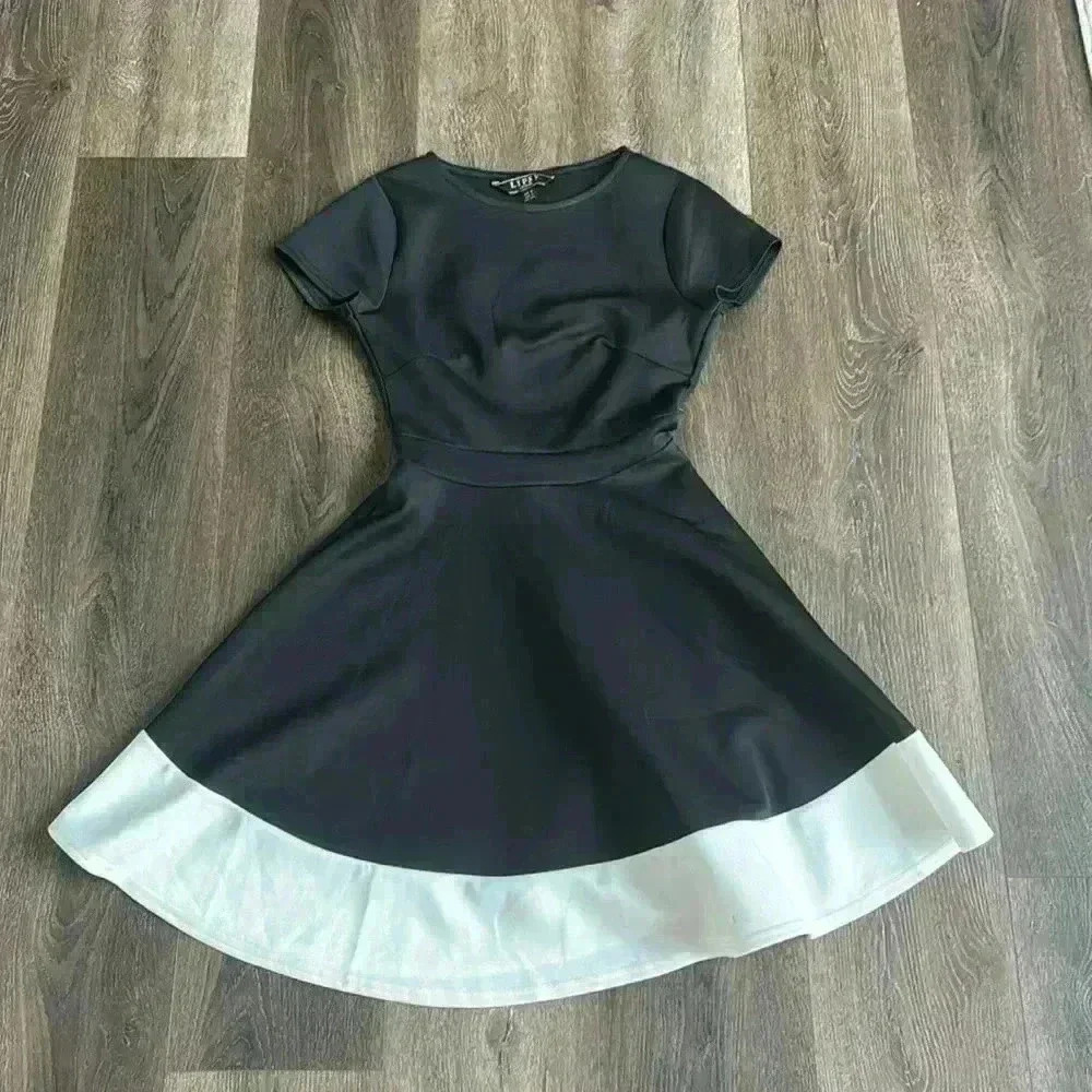Lipsy Dress.  Women’s size 2.  Good condition!